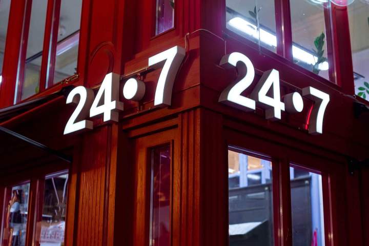 Enseigne lumineuse Moret Loing et Orvanne