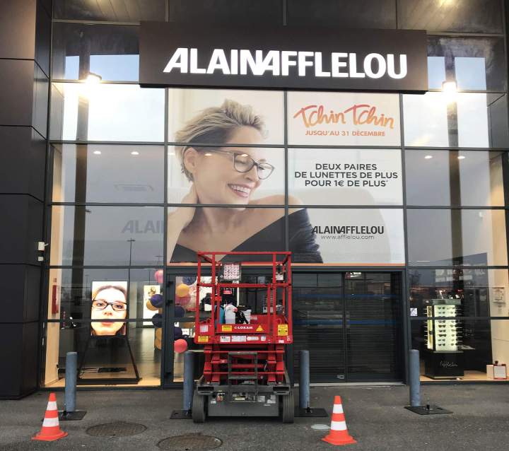 Vitrophanie commerciale Moret Loing et Orvanne